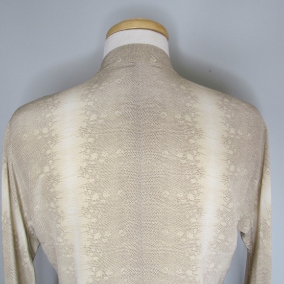 Equipment Femme 100% Silk Animal Print Buttons Up Blouse Women's Size Small - Picture 9 of 13